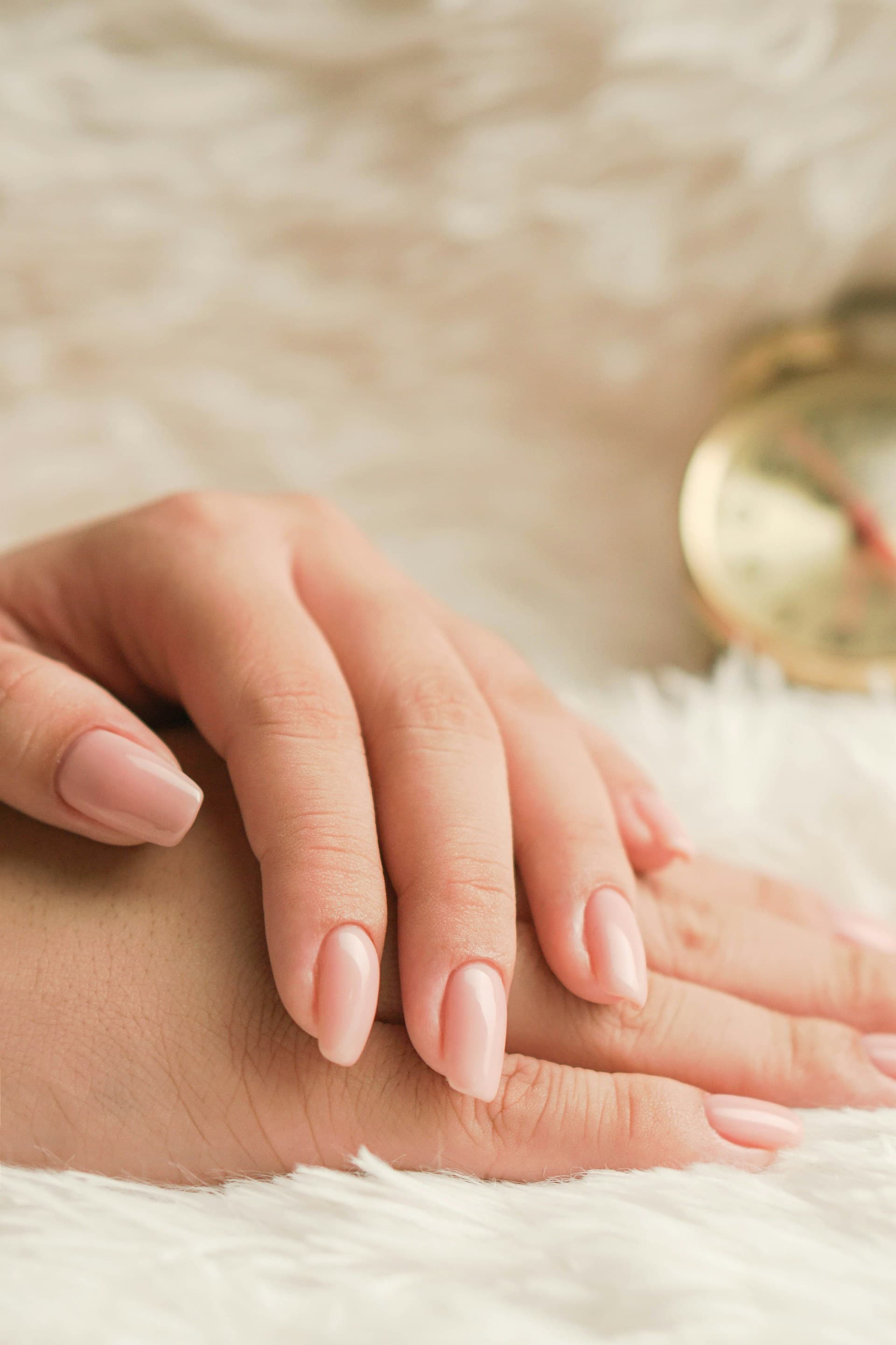 Glazed almond, Manicures
